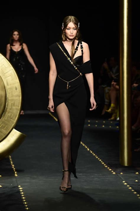 versace modenschau 2019|Versace dresses fall.